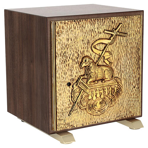 Tabletop altar tabernacle in Trentino oak, Immolated Lamb 3