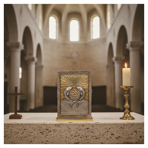 Tabernacle de table en laiton bicolore décor Pain et Poissons 45x30x30 cm 2