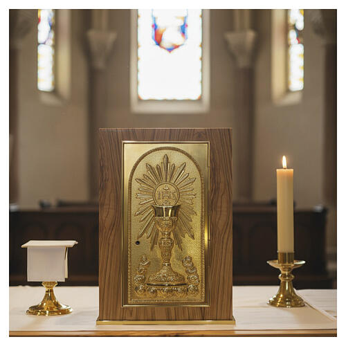 Olive wood tabernacle with chalice and host IHS decoration, 40x30x30 cm 2