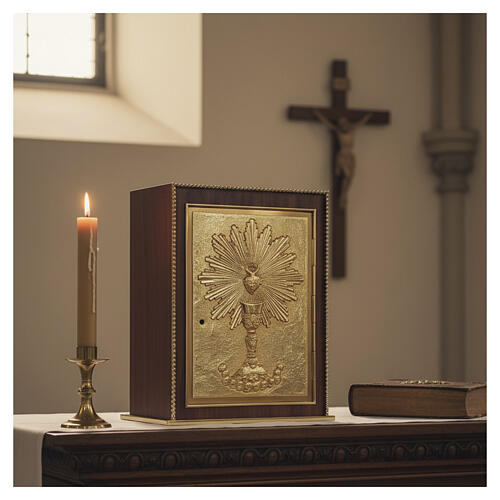 Altar tabernacle in mahogany with spherical gilded brass front frame, chalice and Sacred Heart, 18x14x14 in 2