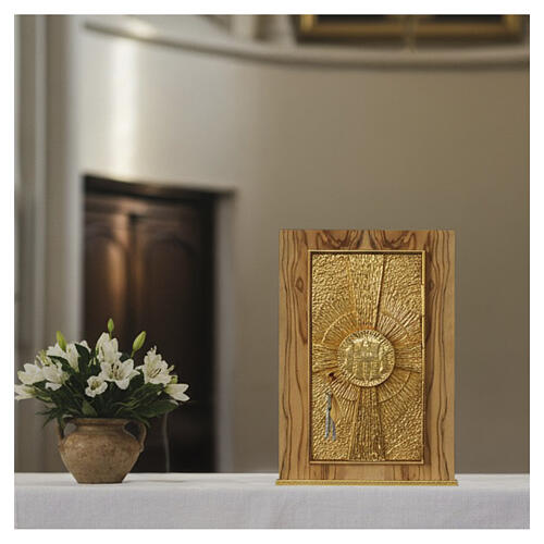 Olive wood altar tabernacle with IHS rays on the door, 40x30x30 cm 4