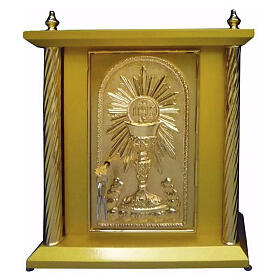Gold-finished wood tabernacle with chalice and IHS host decoration and gilded brass door and columns, 50x40x40 cm