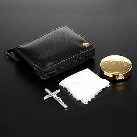 Relicarios eucarísticos: Estuche de piel, con porta-viático IHS, cruz Relicarios eucarísticos: Estuche de piel, con porta-viático IHS, cruz