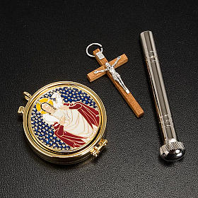 Custodes à hosties: étui en cuir noir avec custode bon pasteur et croix Custodes à hosties: étui en cuir noir avec custode bon pasteur et croix