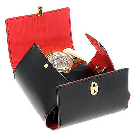 Teche Eucaristiche: Portateca pelle tipo foca con teca dorata 12 cm Teche Eucaristiche: Portateca pelle tipo foca con teca dorata 12 cm