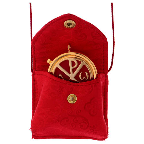 Bolso de raso rojo con relicario dorado diámetro 5 cm 2