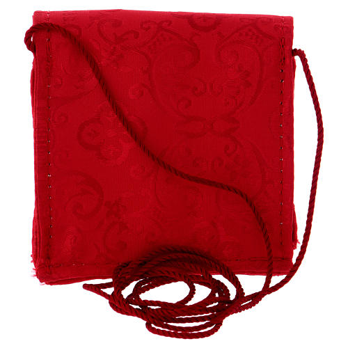 Bolso de raso rojo con relicario dorado diámetro 5 cm 5