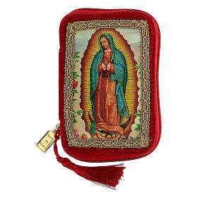 Rote Versehtasche mit Darstellung der Madonna von Guadalupe, Versehpatene mit Durchmesser von 5,5 cm