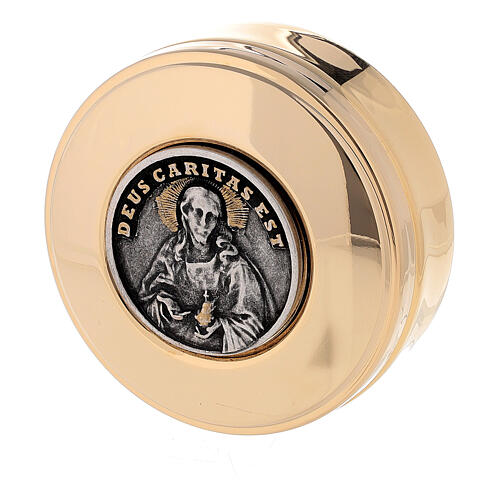 Hostiendose aus vergoldetem Messing mit reliefartiger "Deus Caritas Est" Platte, 3 x 10 cm 1