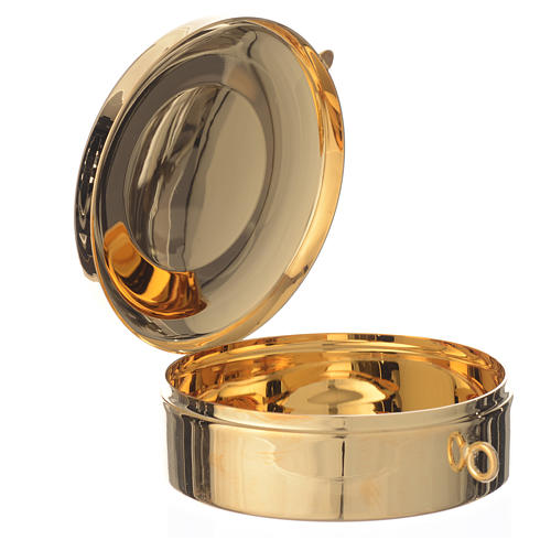 Golden brass pyx with IHS engraving, 7.7cm diameter 3