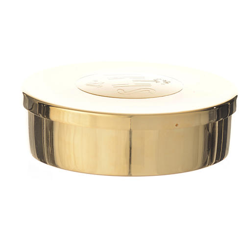 Golden brass pyx with IHS engraving, 9cm diameter 3