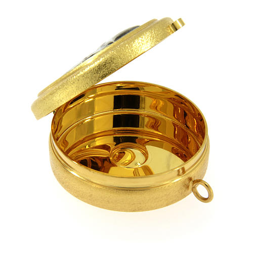 Pyx with cross and Eucharistic symbols in knurled brass 2