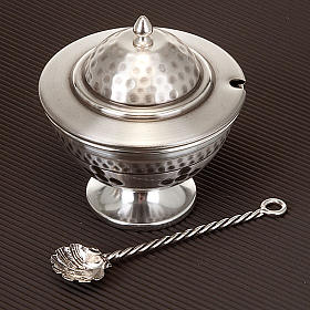 Encensoirs et navettes: Encensoir et navette repoussés avec croix