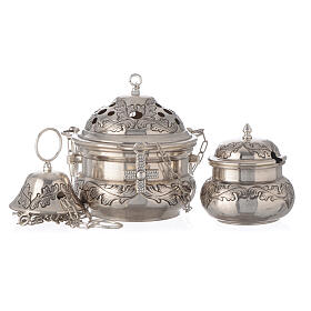Weihrauchfass und Rauchschiffchen aus versilbertem Messing mit Kreuzblatt-Ornamenten