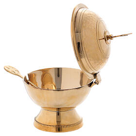 Shuttle with hammered lid in golden brass