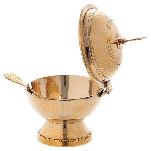 Boat with hammered cover in gold plated brass 2