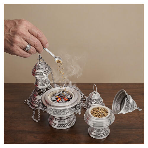 Gothic thurible with chiselled boat and spoon, silver finish 2