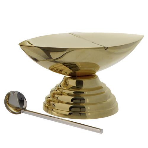 Simple boat in polished brass with spoon, 3 in 1