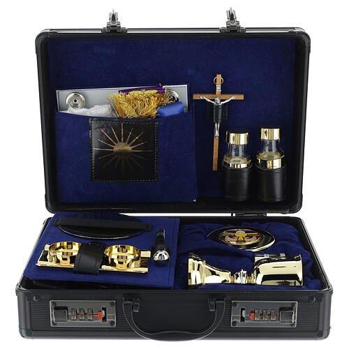 Podróżny zestaw liturgiczny z amplifikatorem, walizka 1