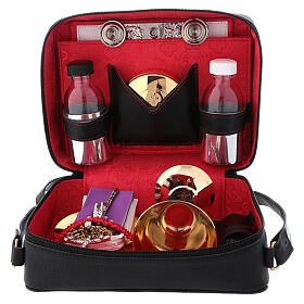 Mass kit with leather bag, shoulder strap and 15 cm chalice s3