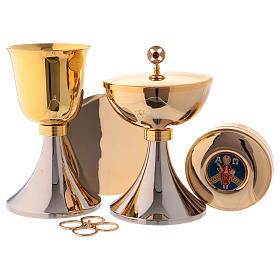 Malas de Celebração: Mala com objetos litúrgicos em plástico e metal com interior cetim vermelho