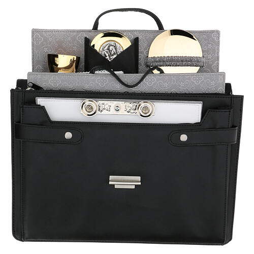 Travel mass kit briefcase with grey lining 1