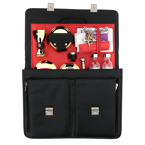 Messtasche, Modell "24 h", aus schwarzem Kunstleder, rotes Innenfutter 1