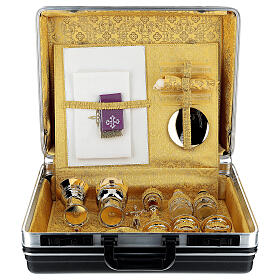 Malas de Celebração: Mala com conjunto para celebração eucarística em material ABS e interior em cetim dourado