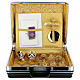 Mala com conjunto para celebração eucarística em material ABS e interior em cetim dourado