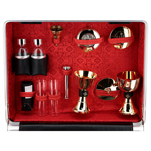 Walizka na celebrowanie z Abs obszyta czerwonym żakardem 8