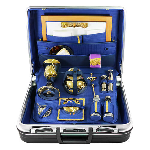 Mala para celebração eucarística material ABS e moiré azul com objetos litúrgicos, medidas: 46x38x17 cm 1