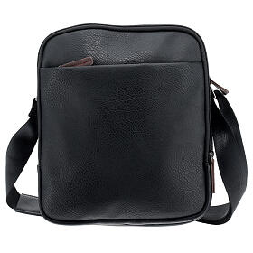Shoulder bag of imitation leather with travel mass kit