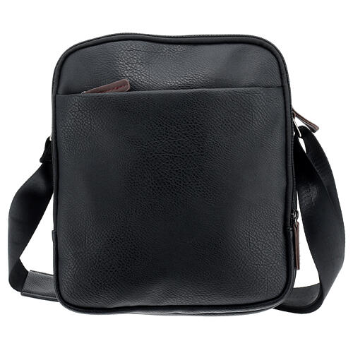 Shoulder bag of imitation leather with travel mass kit 1