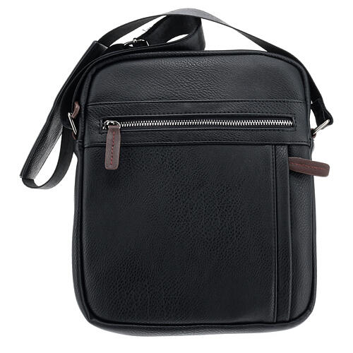 Shoulder bag of imitation leather with travel mass kit 18