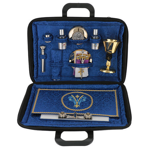 Walizka do celebracji maryjnej z ekologicznej skóry, wykończona niebieskim atłasem, 40×30 cm 4