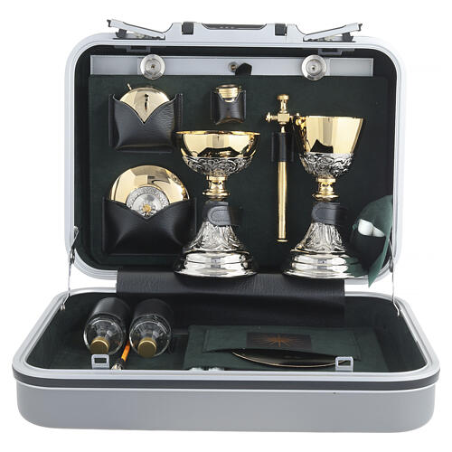 Valigia grigia portatile set da messa velluto verde 9