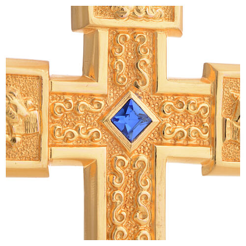 Brustkreuz aus vergoldetem ziseliertem Kupfer mit blauem Stein 4