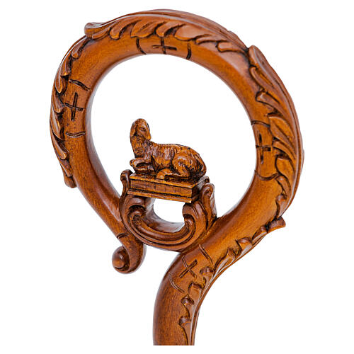 Crosse épiscopale Agneau Pascal en bois sculpté 3