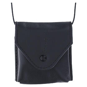 Estojo para caixa de hóstias em couro preto com cruz perfurada interior em cetim 8x8 cm