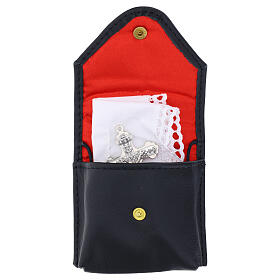 Estojo para caixa de hóstias em couro preto com cruz perfurada interior em cetim 8x8 cm