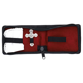 Estuche de cuero verdadero con cruz y corporal de lino blanco 8x10x3 cm