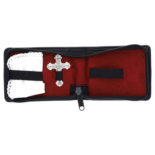 Estuche de cuero verdadero con cruz y corporal de lino blanco 8x10x3 cm 2