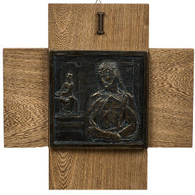 Vía Crucis 15 estaciones sobre cruz pasta de madera