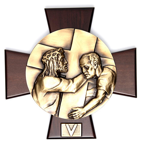 14 Stations of the Cross in brass and wood. 5
