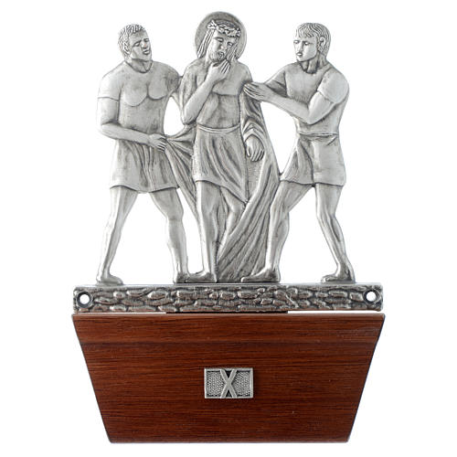 Way of the cross in silver plated bronze and wood, 15 stations. 10